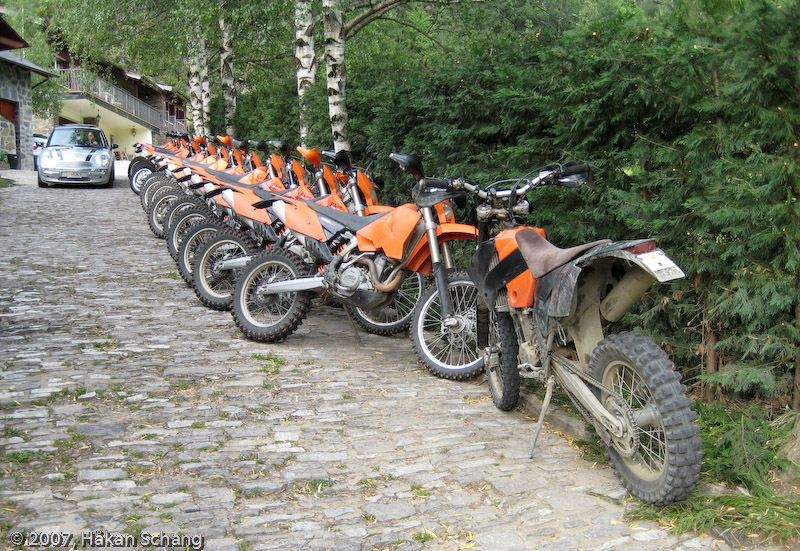 Our machines for the week, KTM 450 EXCs with Jens (or should I say "my", as I ended up riding it half of the tour...) bike (bored out to a 525) in the foreground.
